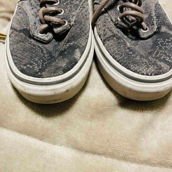 Vans - Picture 2 of 7